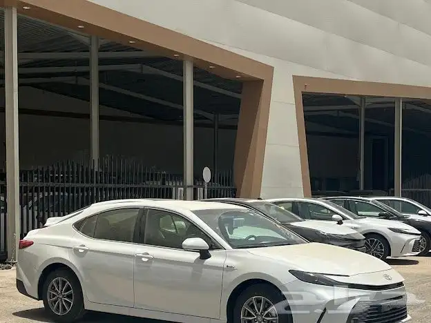 تويوتا كامري E هايبرد موديل 2025 3