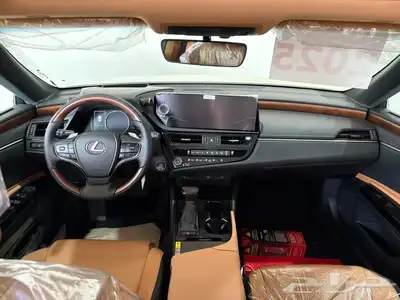 لكزس ES350 فئةcc بانوراما 2025 بريمي 3