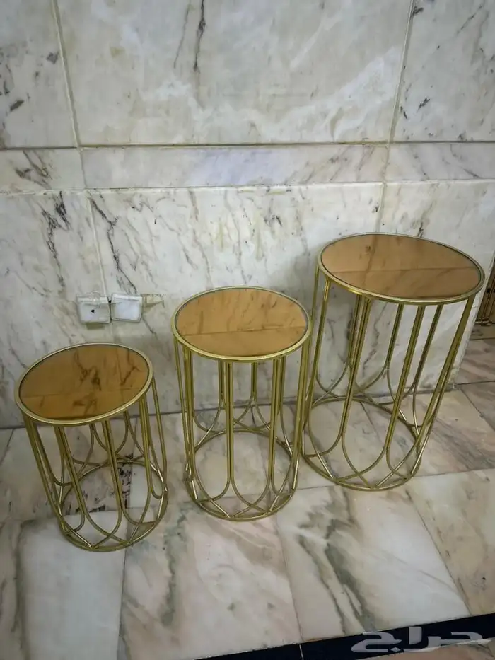 طقم طاولات ذهبيه 16