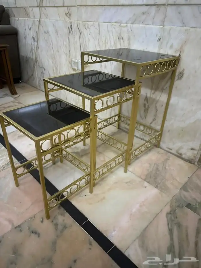 طقم طاولات ذهبيه 17