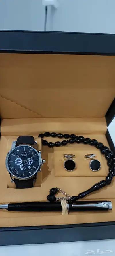 4 نظارات شمسية ماركات 1 طقم ساعة مع قلم وكبك 2
