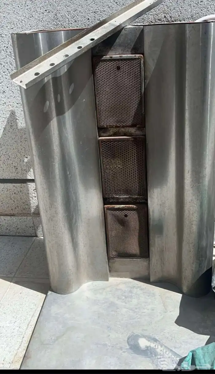 مكينة شاورما بحاله ممتازه وثقيله ستيل وعيون لبنانيه 0