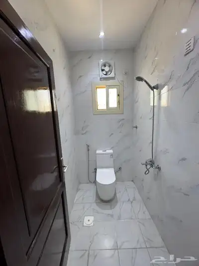 شقه 5 غرف جديده للايجار بحي الريان 1