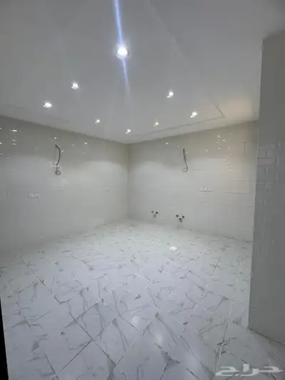شقه 5 غرف جديده للايجار بحي الريان 3
