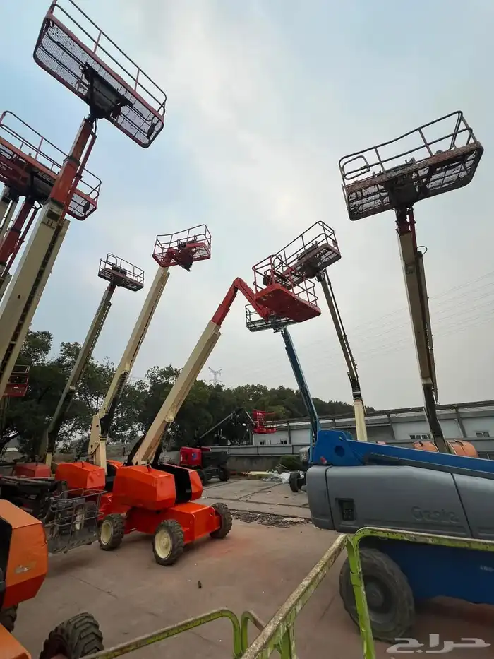 إيجار كرينات ومان لفت وسيزر لفت وبومتراك وبوبكات JCB 8