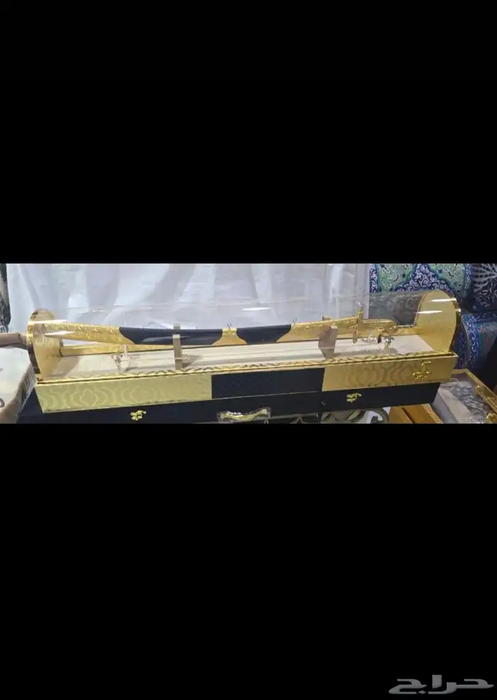هدايا دروع سيوف بشوت فخمة 46