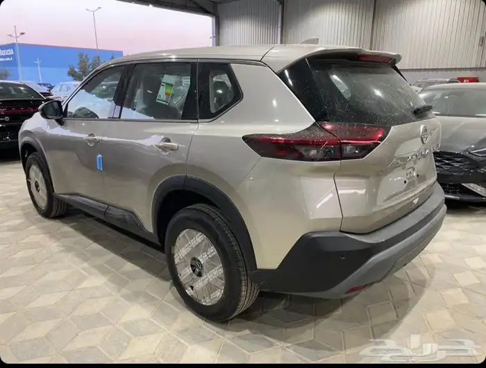 نيسان اكس تريل 7 مقاعد 2025 كاش وقسط بأقل سعر تظليل مجاني 5