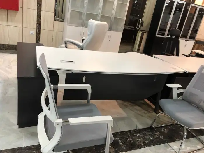 جديد اثاث طقم مكاتب كامل مودرن وكنب مكتبي متوفر (وموجود الت 3