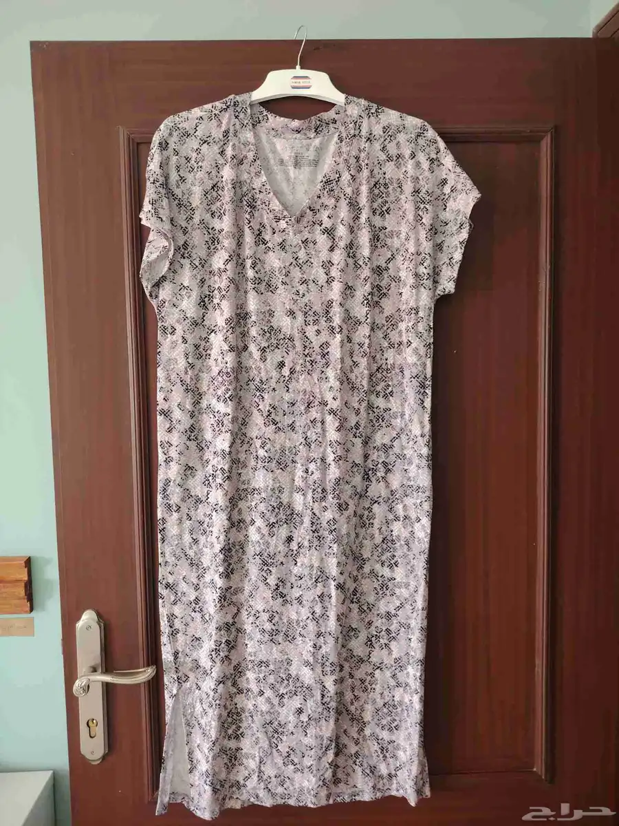 ثياب نسائية وشنط 2