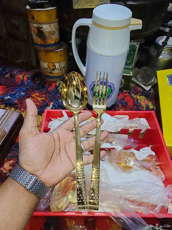نوادر أطقم مكة والمدينة.. وسكاكين مخزنة بكرتونها الأصلي 11