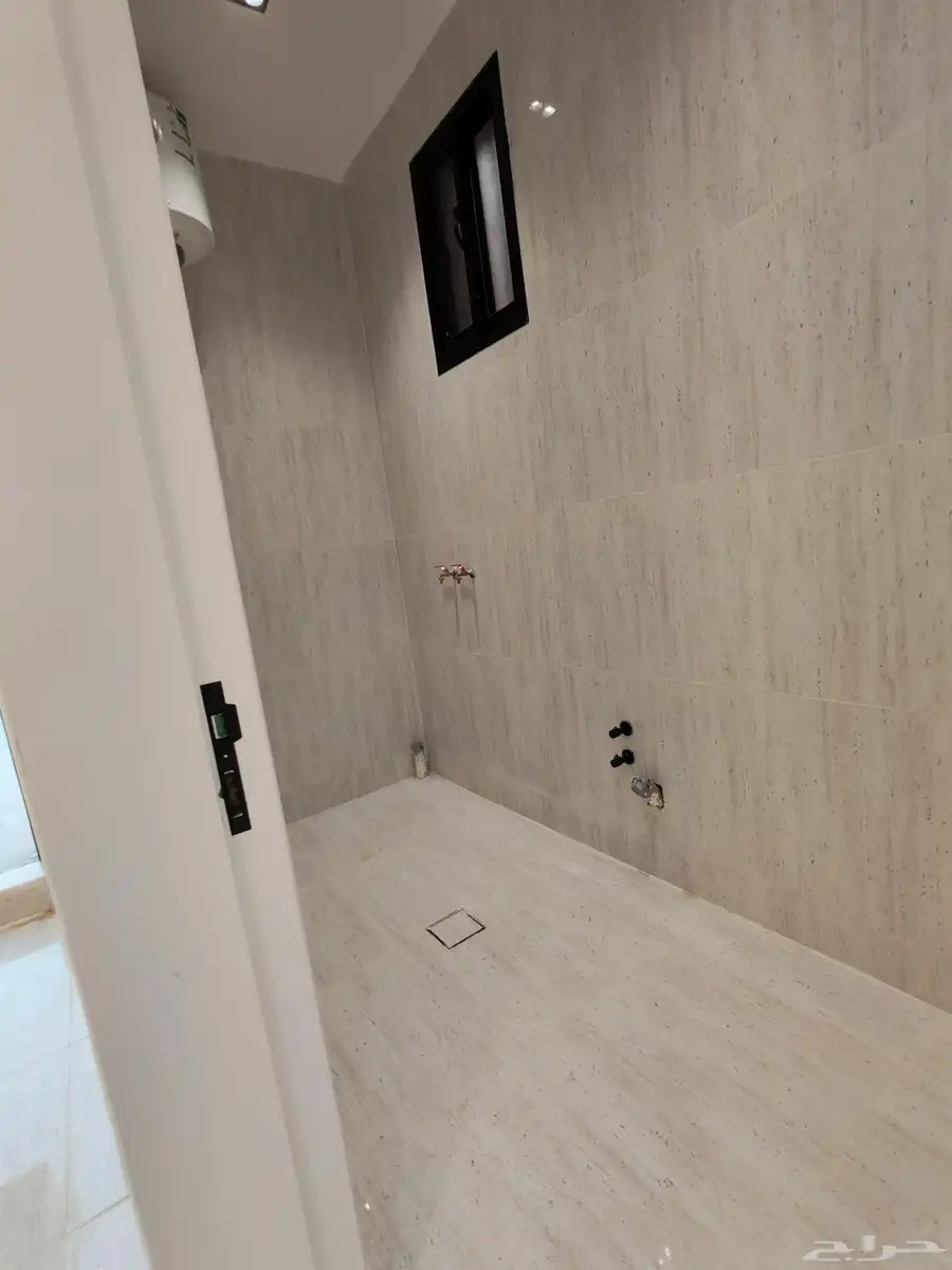 للبيع روف بحي اليرموك خميس مشيط 32