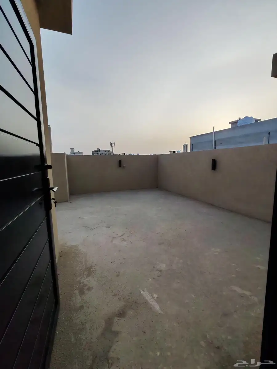 للبيع روف بحي اليرموك خميس مشيط 35