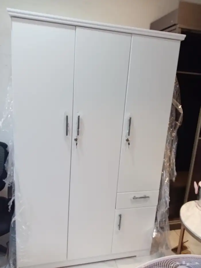 دولب ثلاثه باب جديد 1