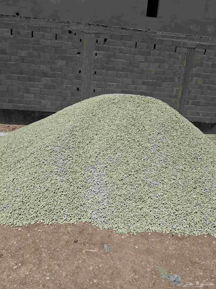 بحص ابيض ورمل ابيض واحمر وبطحا وصبيز واسفلت 1