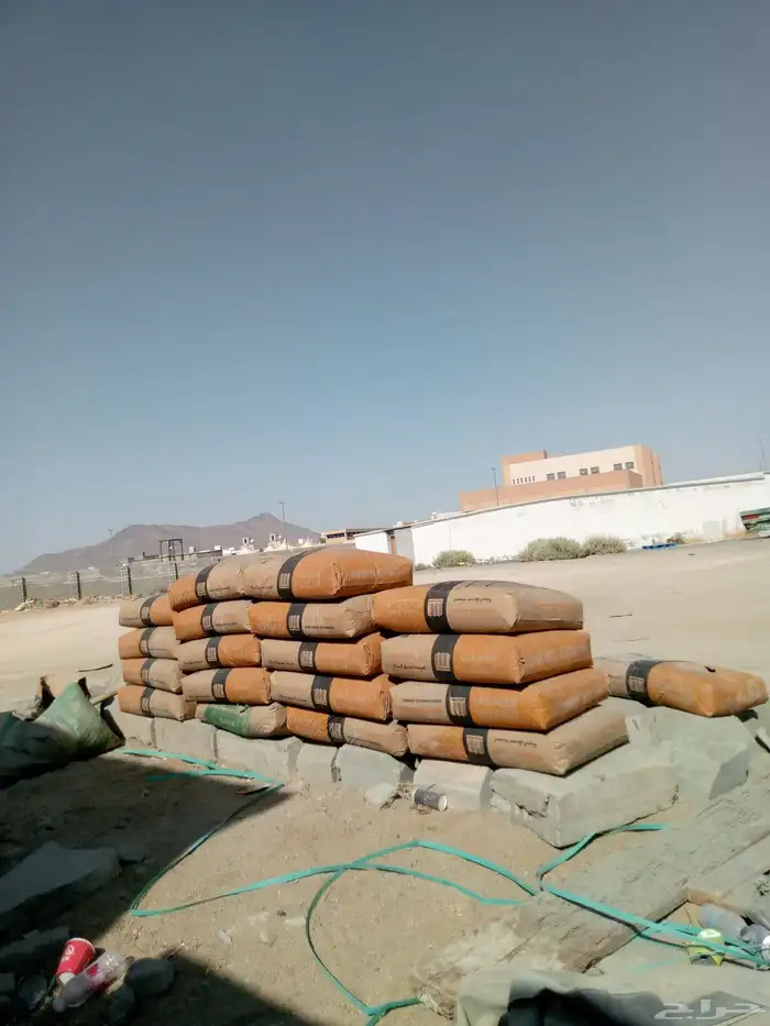 قلاب لتوريد مواد البناء بطحه واسمنت وبلوك 1