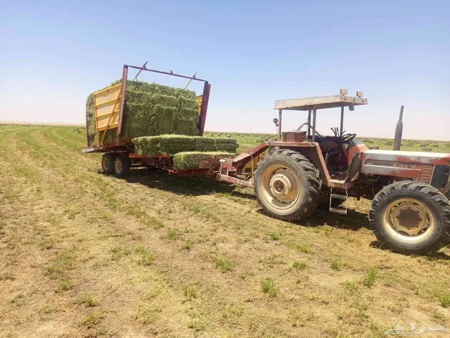 لقاطة نيوهولند 1037 مع حراثة فيأت 82 93 1