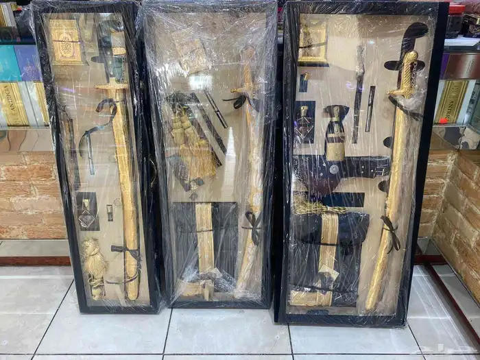 هدايا دروع سيوف بشوت فخمة 40