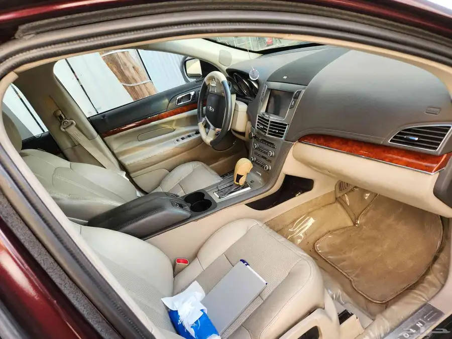 Lincoln MKT 2011 5