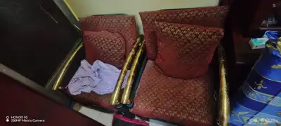 كنب وطاولة طعام وبوفيه 3