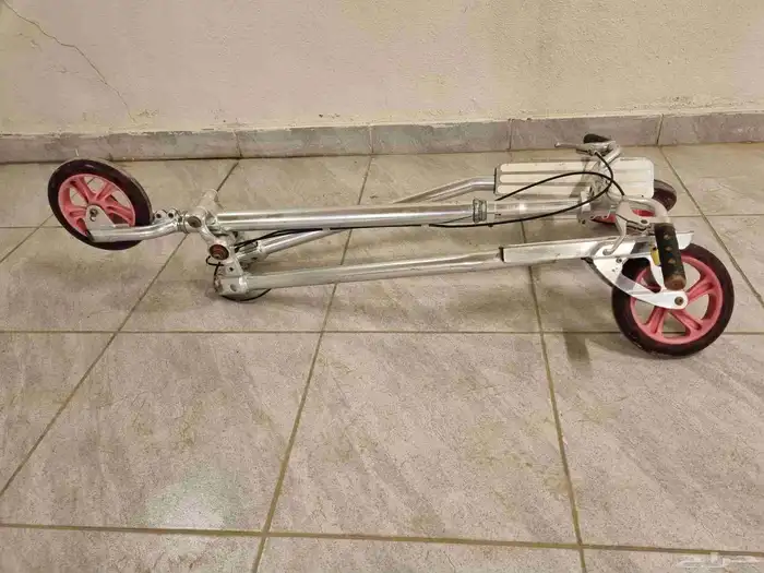 سكوتر المونيوم (( للكبار )) بحاله ممتازه (بدون بطاريه) 2