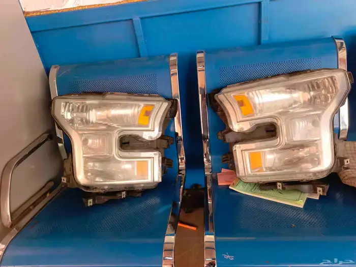 شمعات f150 يمين يسار نضيفه وسليمه من الكسوروقوعدها سليمه 3
