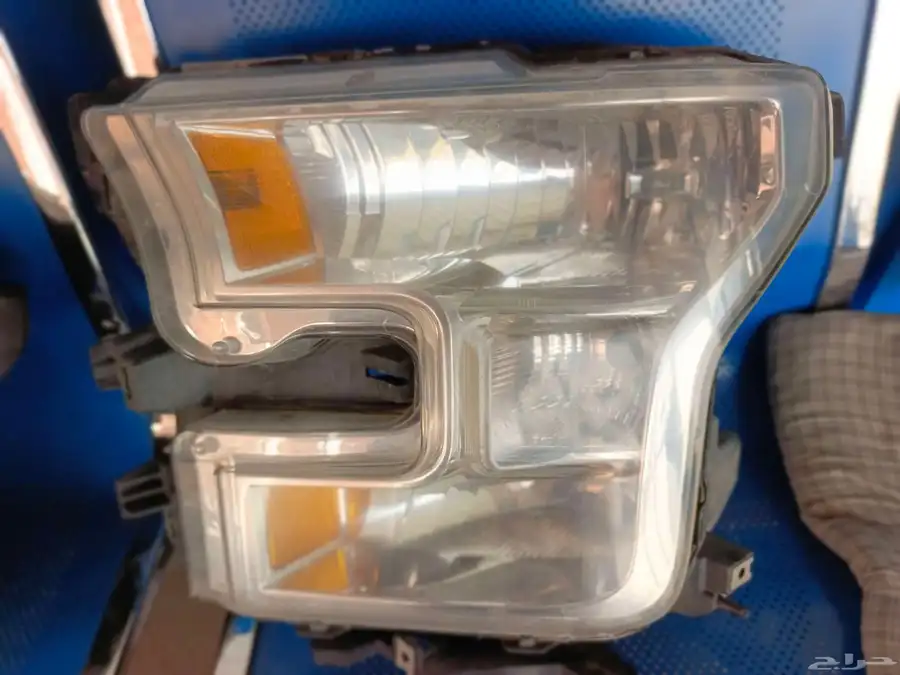 شمعات f150 يمين يسار نضيفه وسليمه من الكسوروقوعدها سليمه 6
