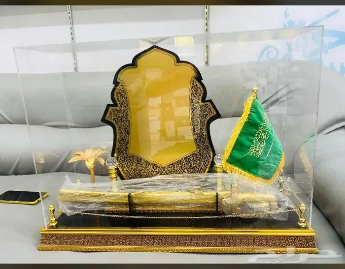 هدايا دروع سيوف بشوت فخمة 41