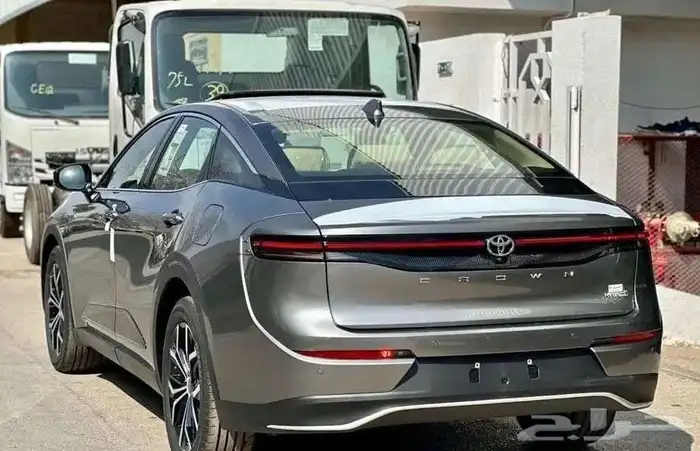 تويوتا كراون 2.5 بريميوم هايبرد 2026 كاش وتقسيط 6