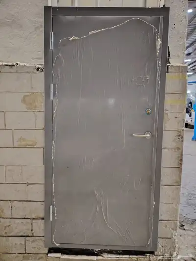 باب طوارئ للبيع 1
