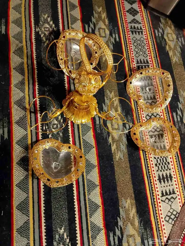 استناد حلويات واغراض اخرى.4 اطباق الون ذهبي للحفلات 0