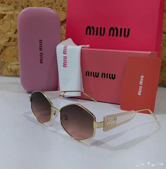 نظارات ميو ميو مع ملحقاتها 1