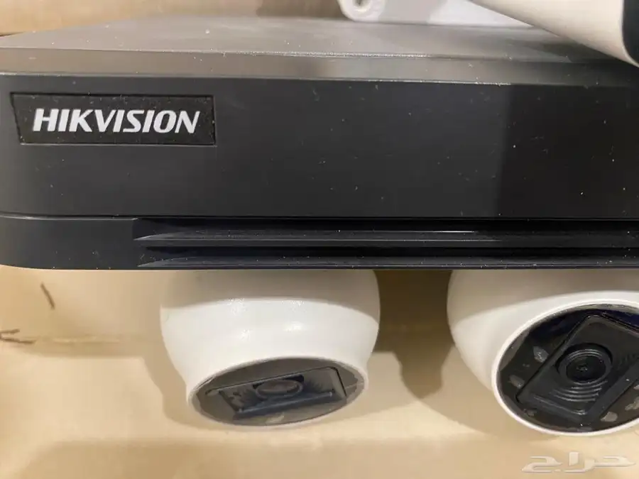 4 كاميرات للبيع معا جهاز HIKVISION 1