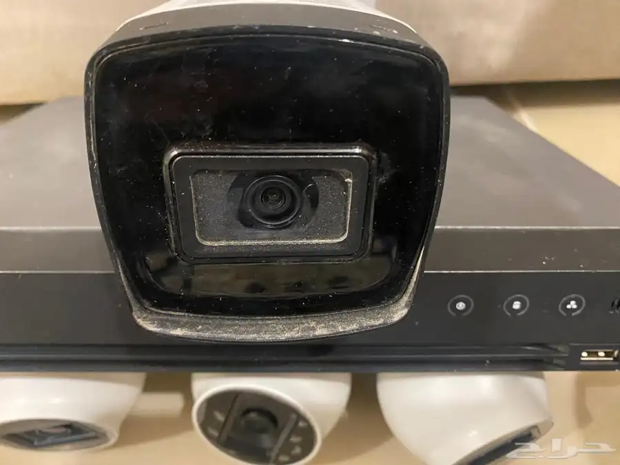 4 كاميرات للبيع معا جهاز HIKVISION 3