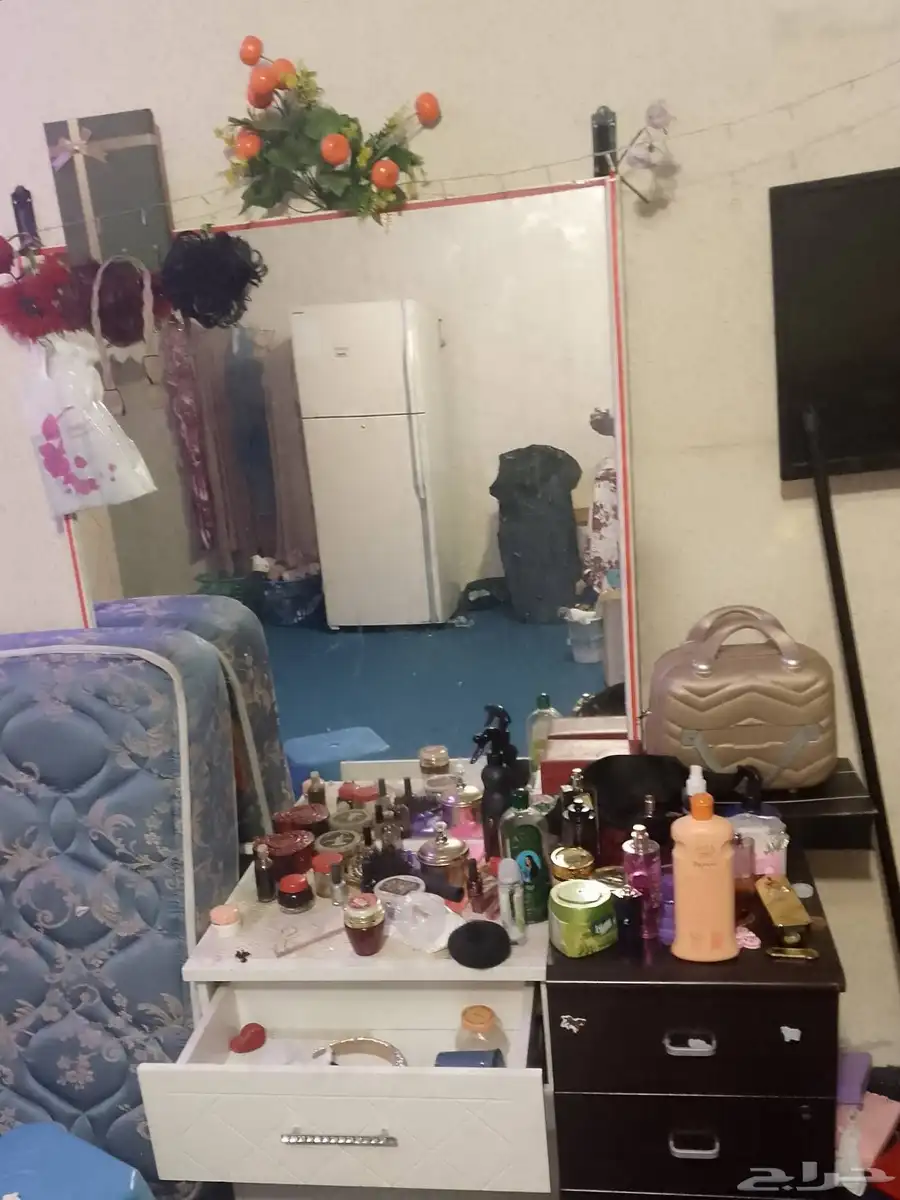 ثلاجه شغال سرير مكيف فرن مرايه مع درج 4