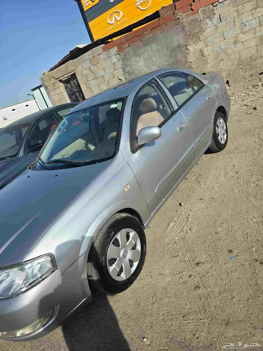 Nissan Sunny 2011 5