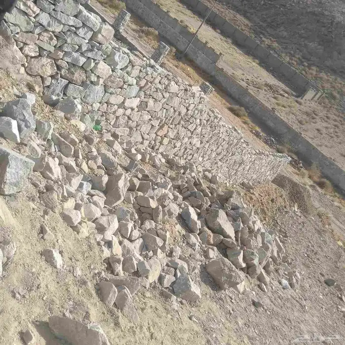 مقاول جدارات حجر وسواق بوكلين للحفريات 3