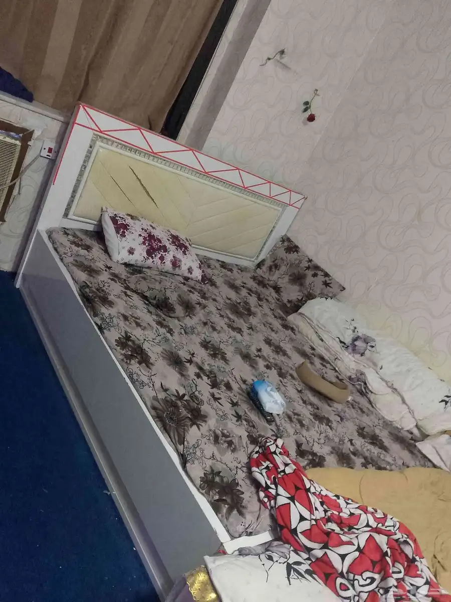 ثلاجه شغال سرير مكيف فرن مرايه مع درج 0