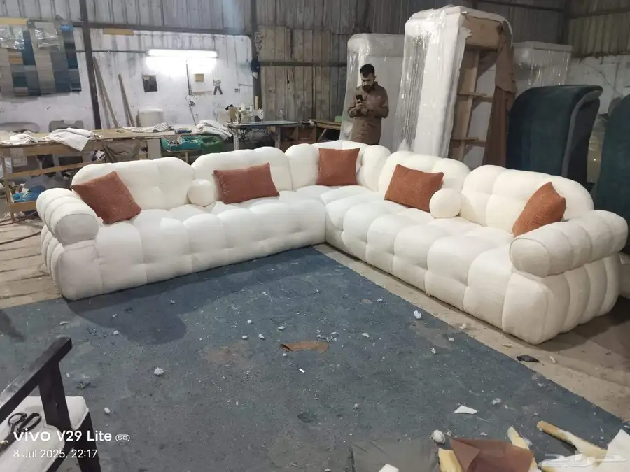 مفروشات الرياض  تفصيل جميع انواع الكنب والجلسات الارضي والس 1