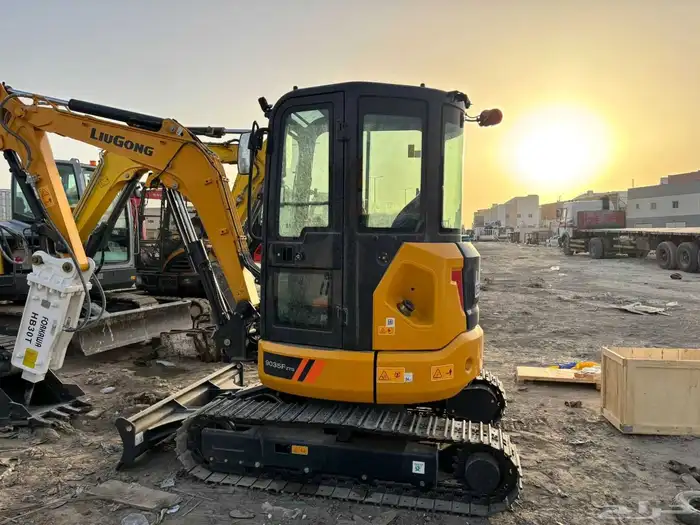 بوكلين حفارة صغير موديلات 2025 للإيجار Excavator for rent  2 4