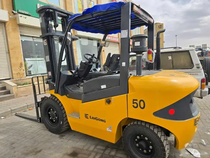 رافعات شوكية للتأجير Forklifts for rent 4