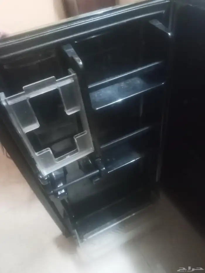 يوجد تلاجه 2للبيع المستعجل شغالين فل وحده مكتب وتانيه متوسطه 6