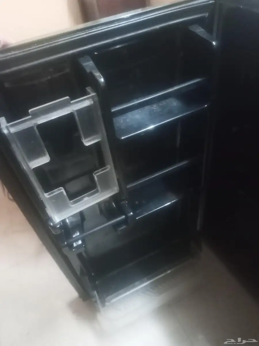 يوجد تلاجه 2للبيع المستعجل شغالين فل وحده مكتب وتانيه متوسطه 6