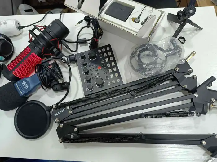 مايك صناعة محتوى هايبر اكس كوادكاست 1