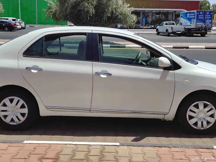 Toyota Yaris 2010 1