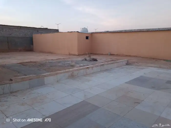 حوش الاجار 650متر متوفر داخل الحوش 5غرف وأربع حمامات 3