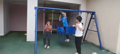 مراجيح اطفال وكنب للكبار 9