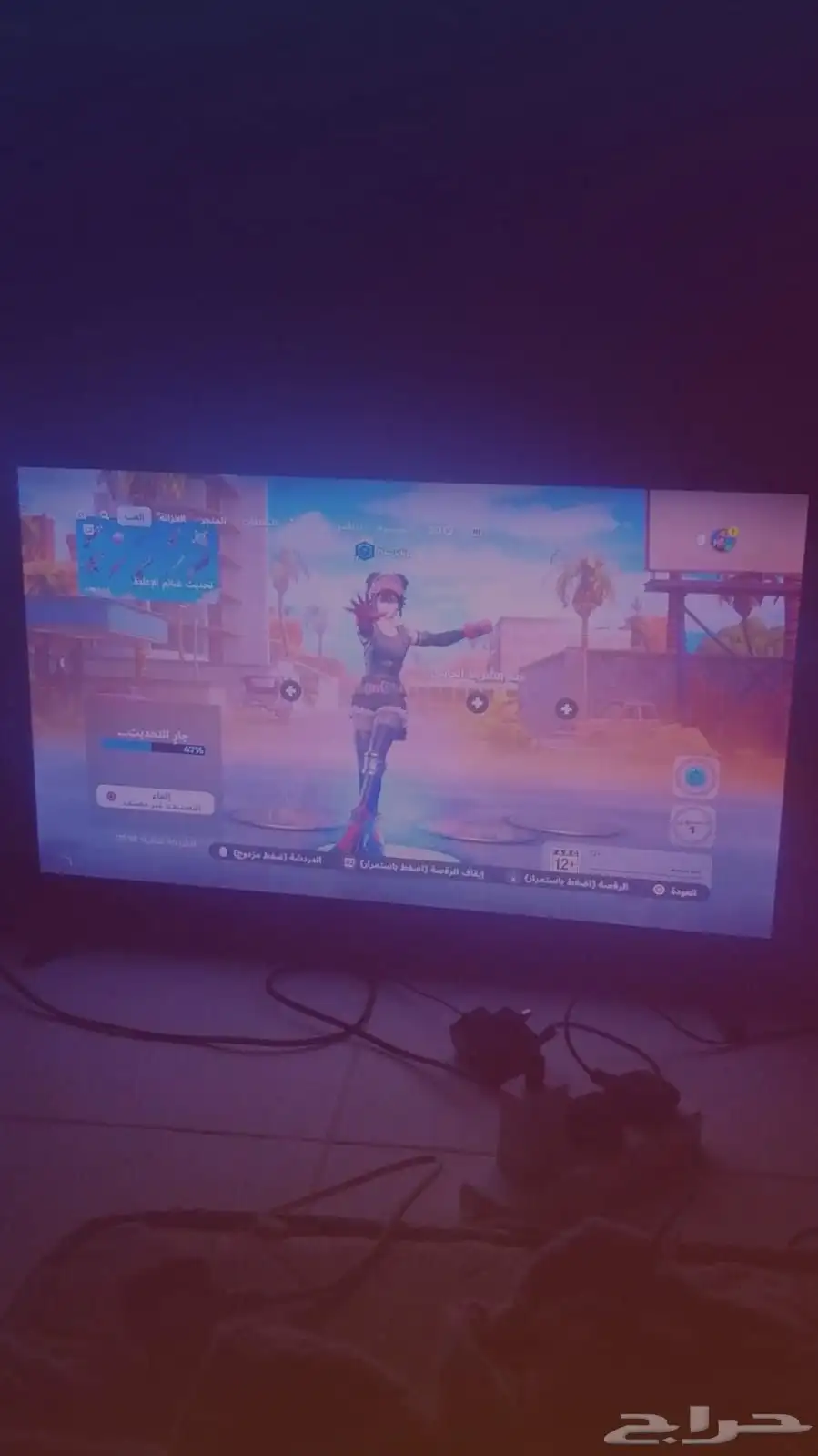 شاشه 32 بوصه ما فيه ولا شي نضيفه من نون السعر 300 3