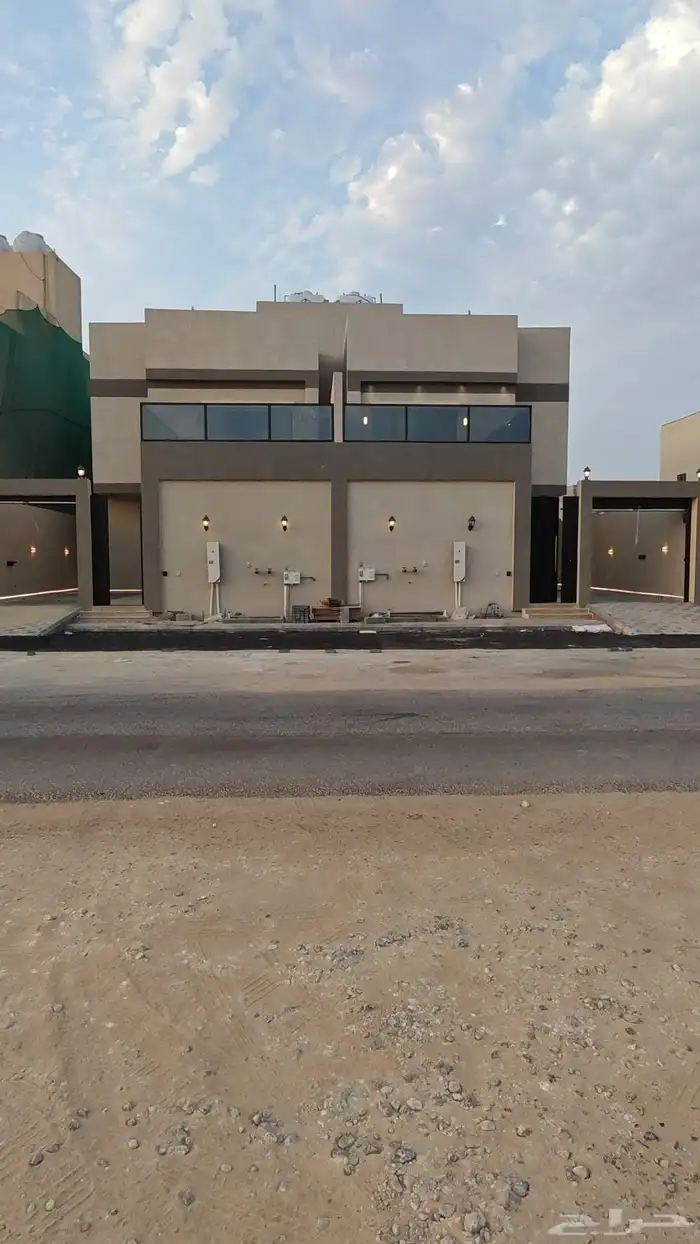 فلل شبه منفصلة الضاحيه حي الثامن الرابع عشر 0
