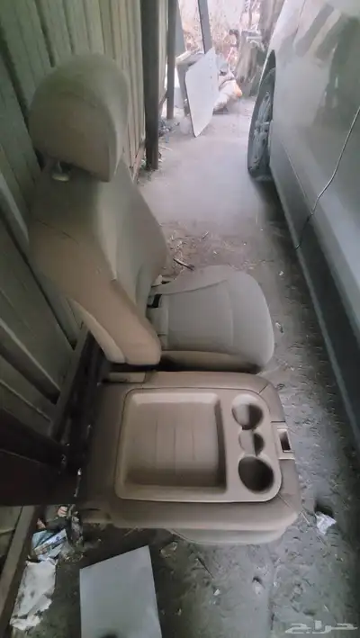 مراتب الوسط خلف السائق هيونداي h1 2016 1