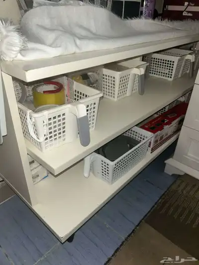 طاولة شاشه بلازما من ايكيا 1